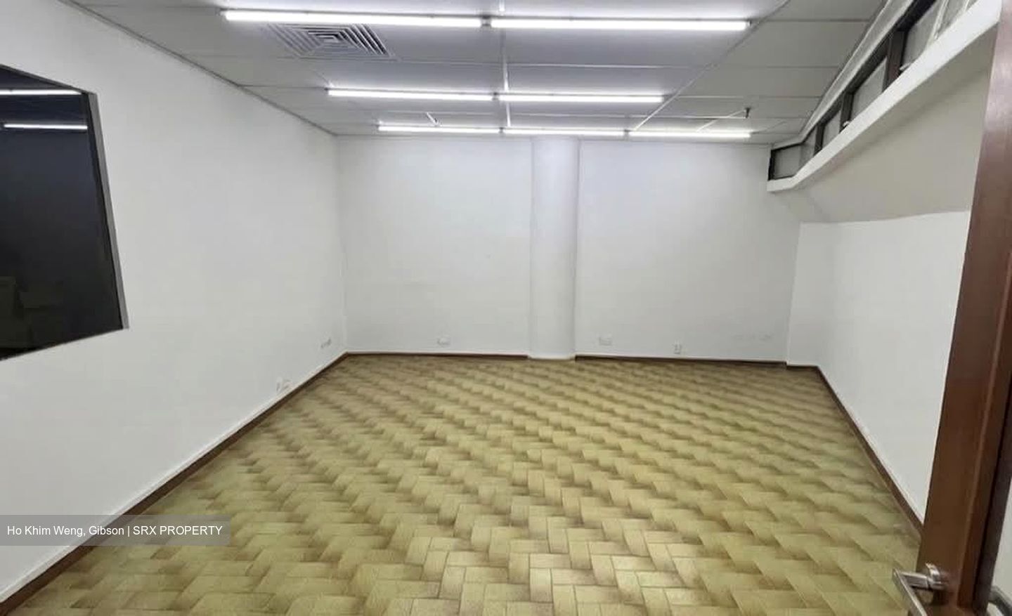 Sim Lim Square (D7), Shop House #592833411